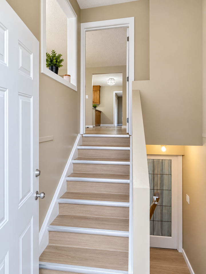 4174 28 Ave Nw - Photo 5 of 33
