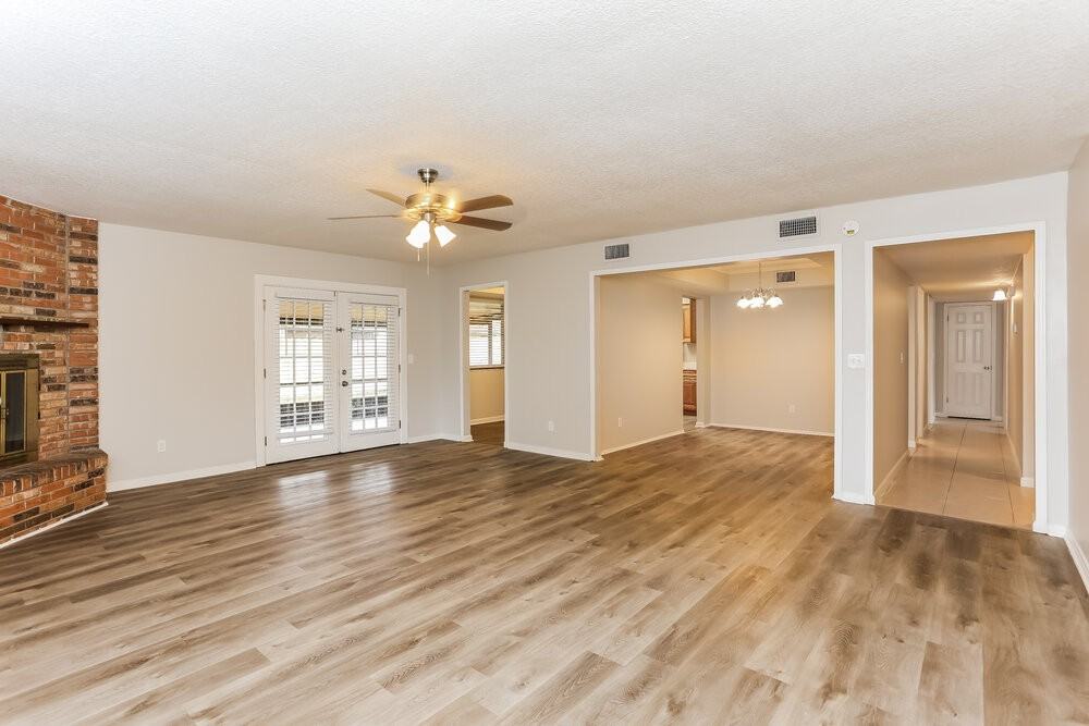 11124 Windy Oaks Dr N - Photo 3 of 16