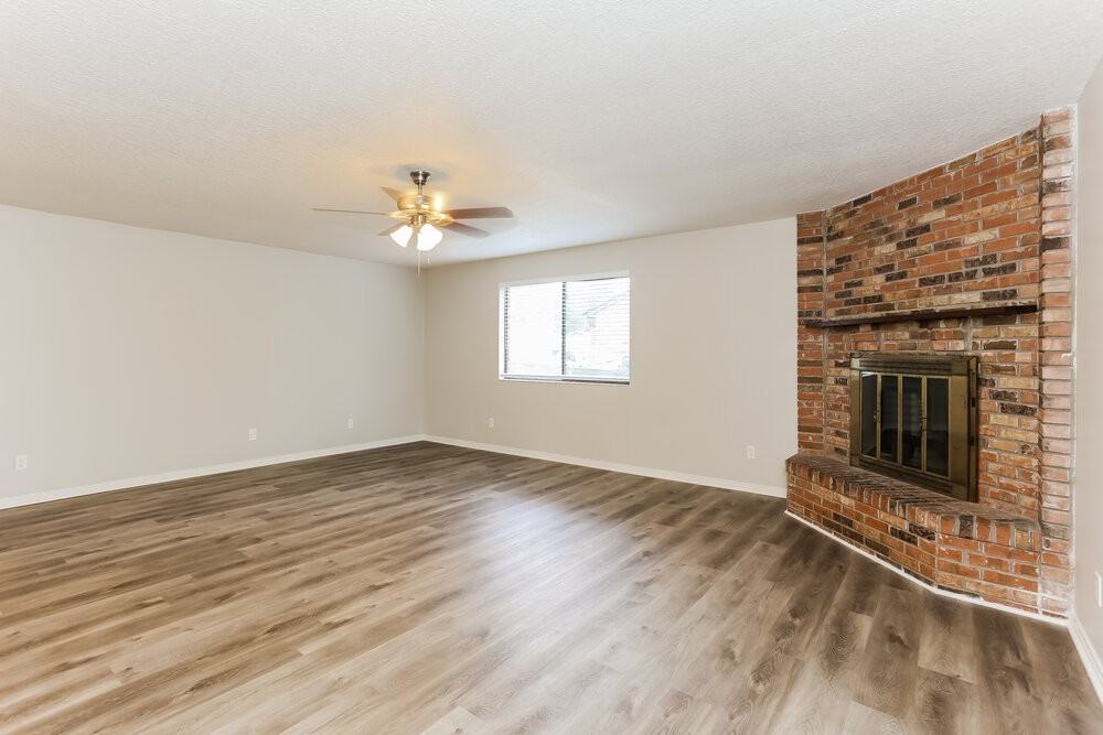 11124 Windy Oaks Dr N - Photo 4 of 16