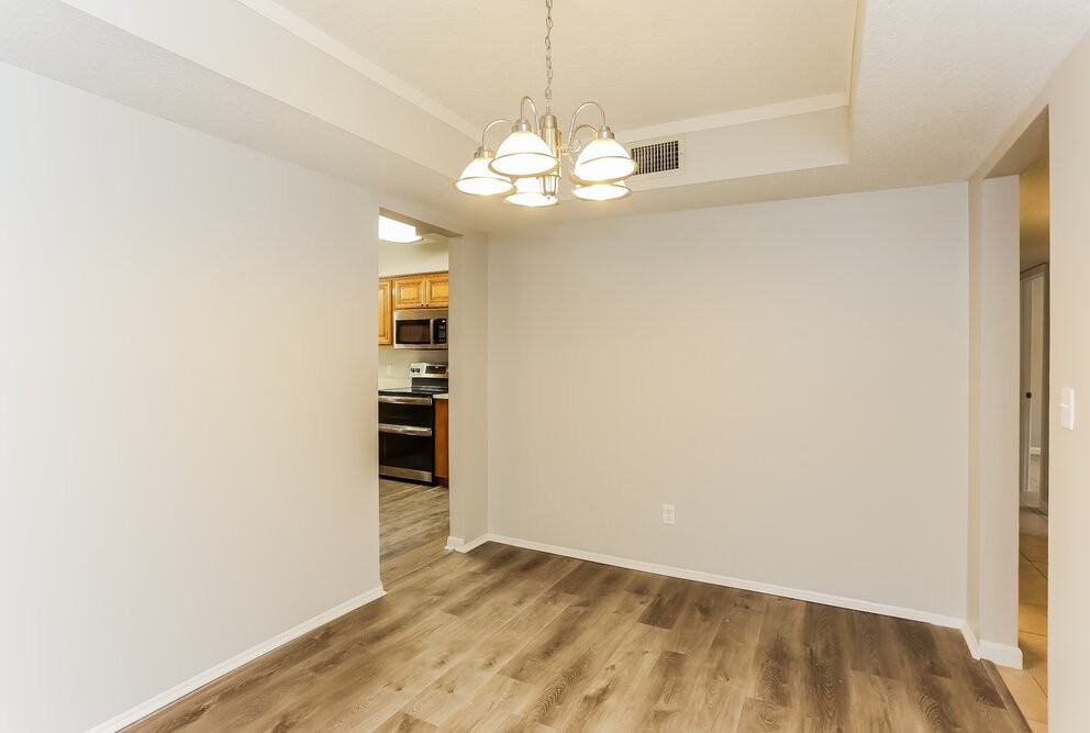 11124 Windy Oaks Dr N - Photo 5 of 16