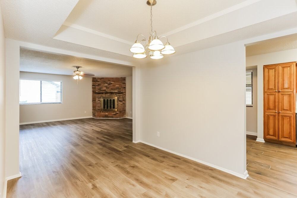 11124 Windy Oaks Dr N - Photo 6 of 16