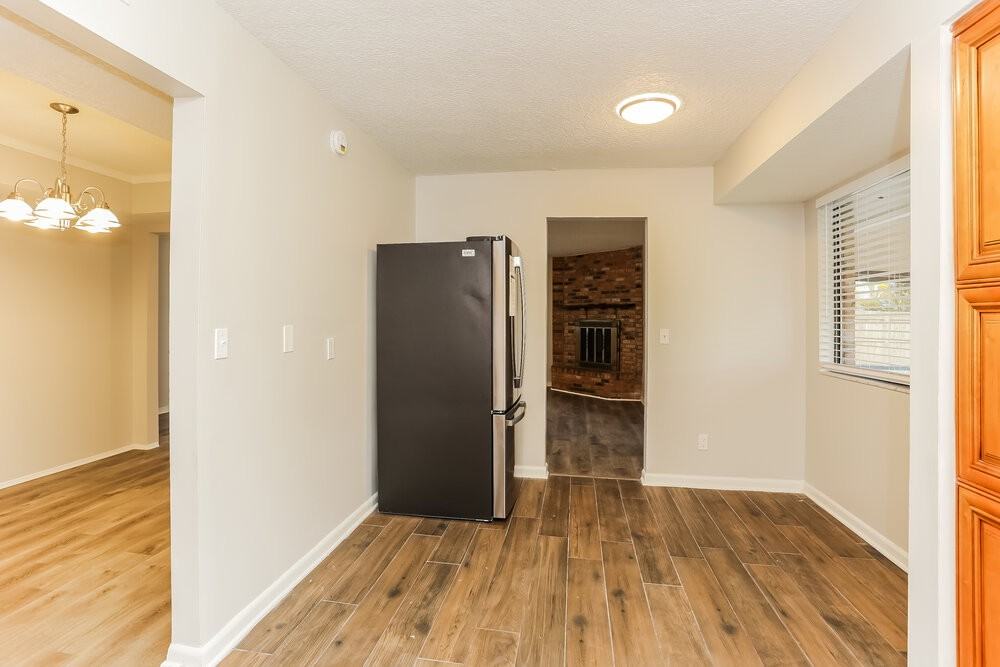 11124 Windy Oaks Dr N - Photo 7 of 16