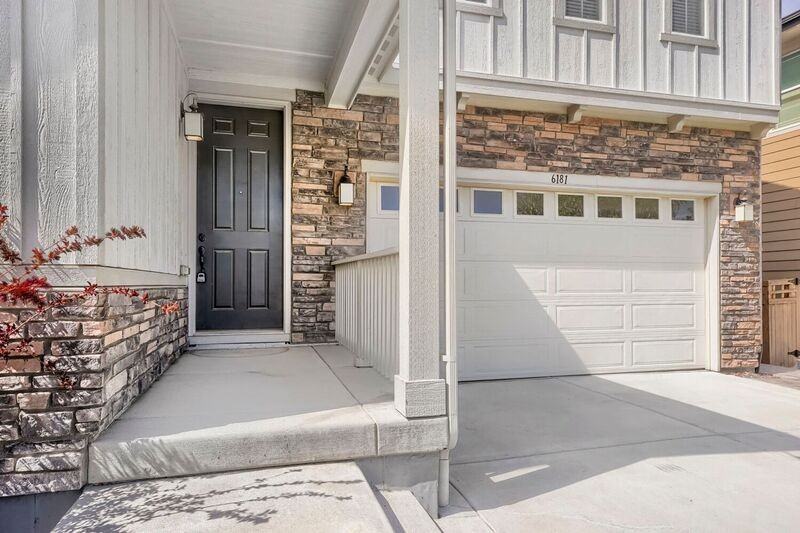 6181 N Malaya St - Photo 3 of 32