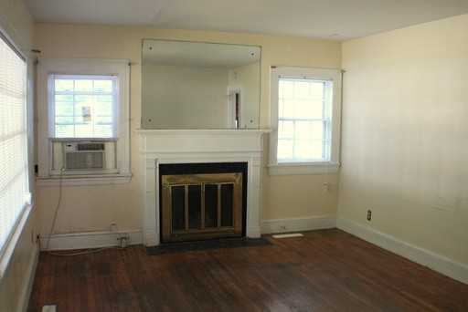 407 S Ash St - Photo 2 of 10