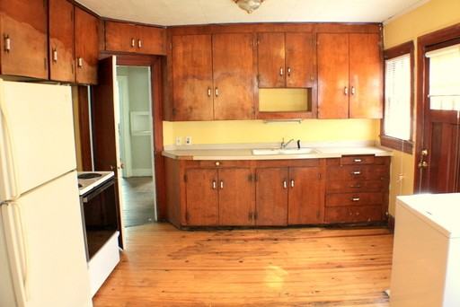 407 S Ash St - Photo 3 of 10