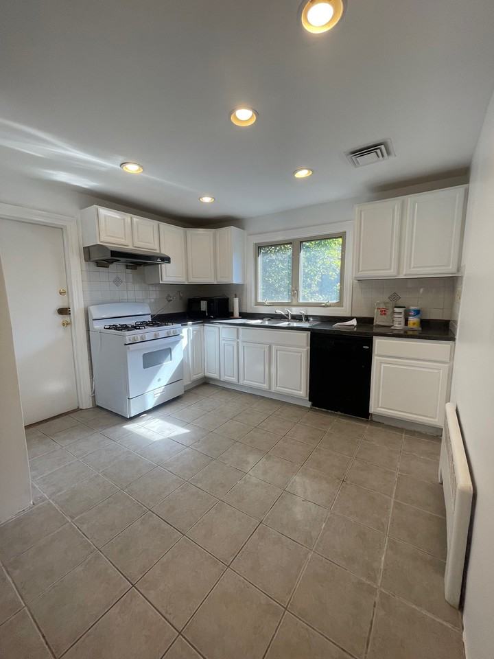 275 Tappan St #2 - Photo 6 of 27