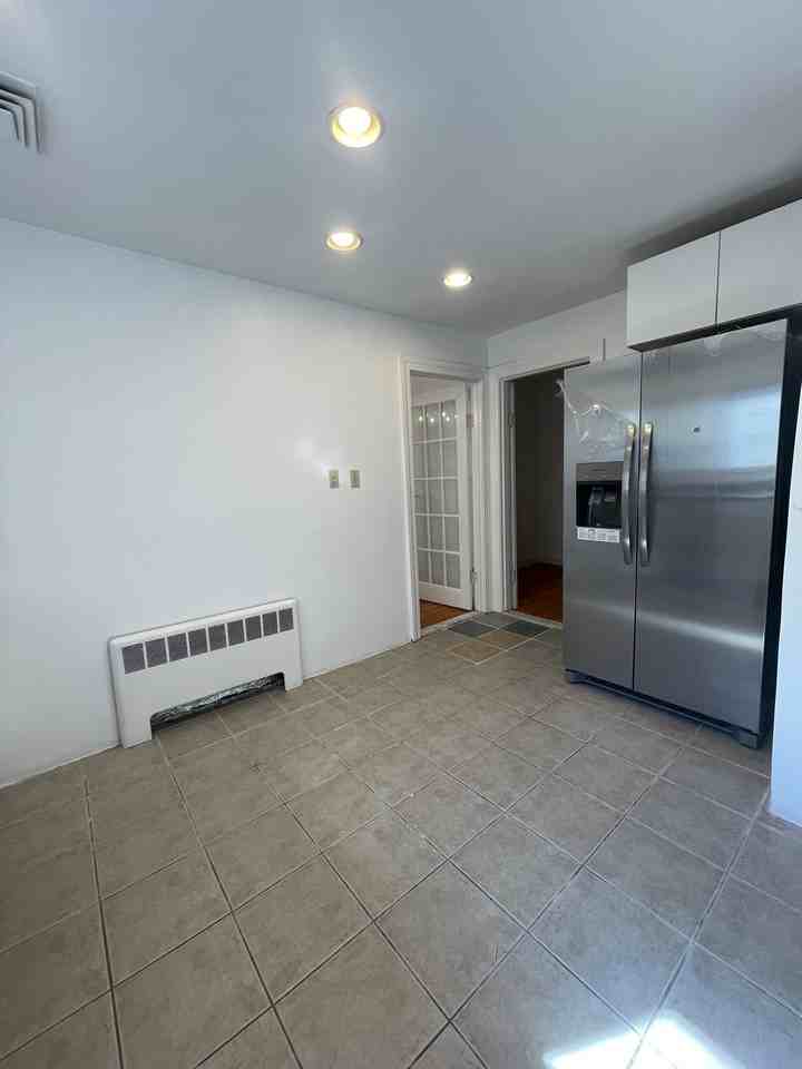 275 Tappan St #2 - Photo 7 of 27