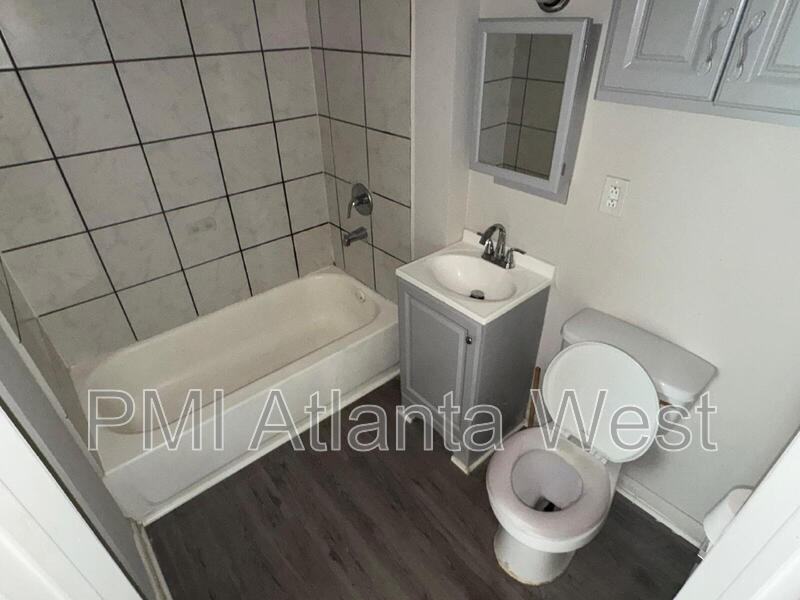 145 Lawton St Sw - Photo 4 of 5