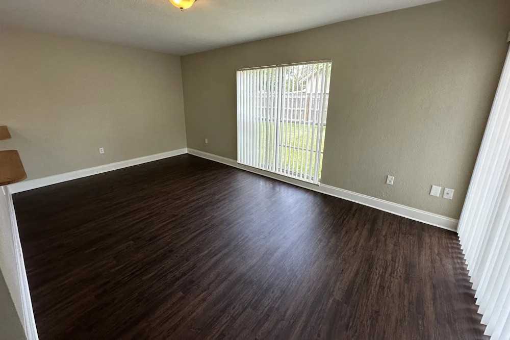 302 West Windhorst Road - Photo 4 of 7