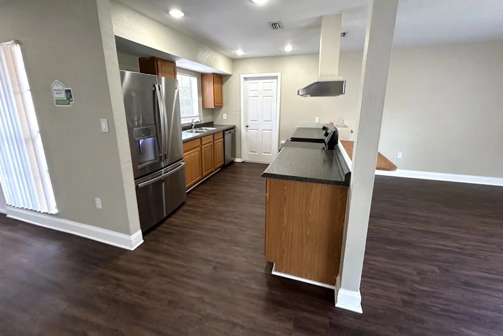 302 West Windhorst Road - Photo 5 of 7