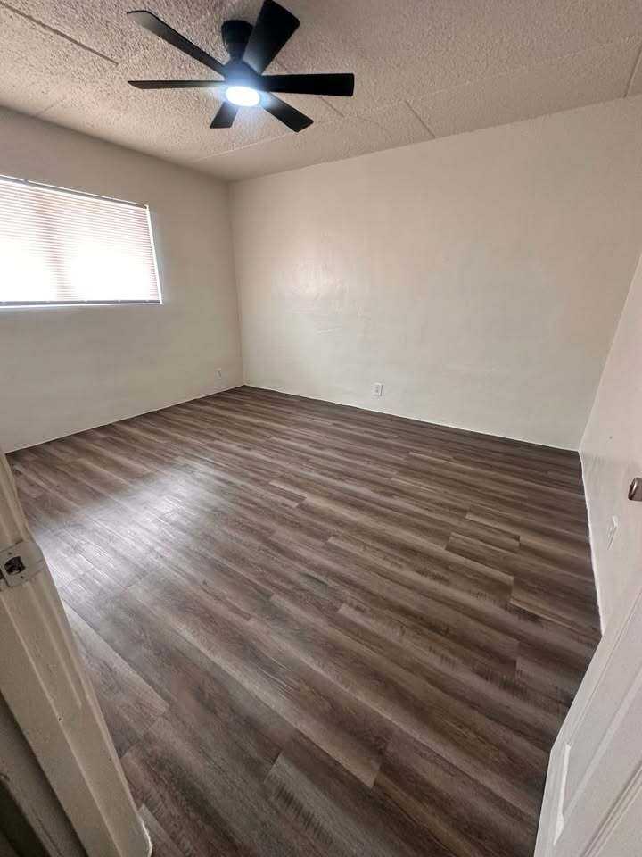 5506 Crane Street - Photo 3 of 20