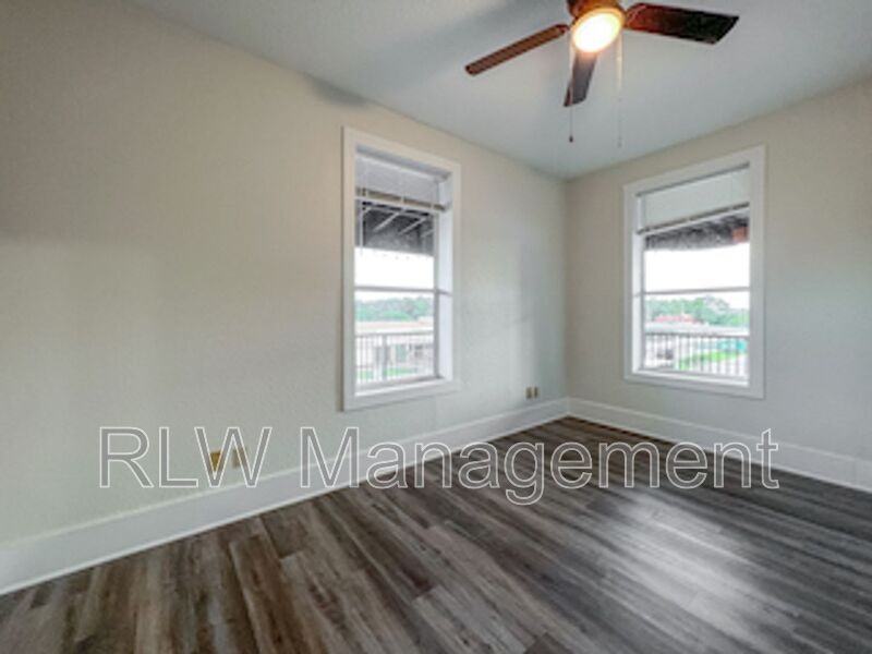 11 N Central Ave #303 - Photo 5 of 10