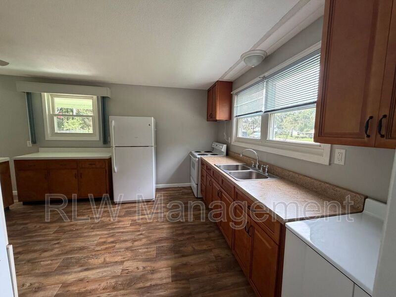 1927 Alice Dr - Photo 4 of 11