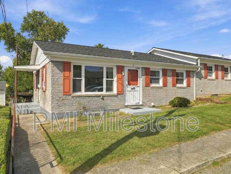 103 Young Ave #B - Photo 2 of 32