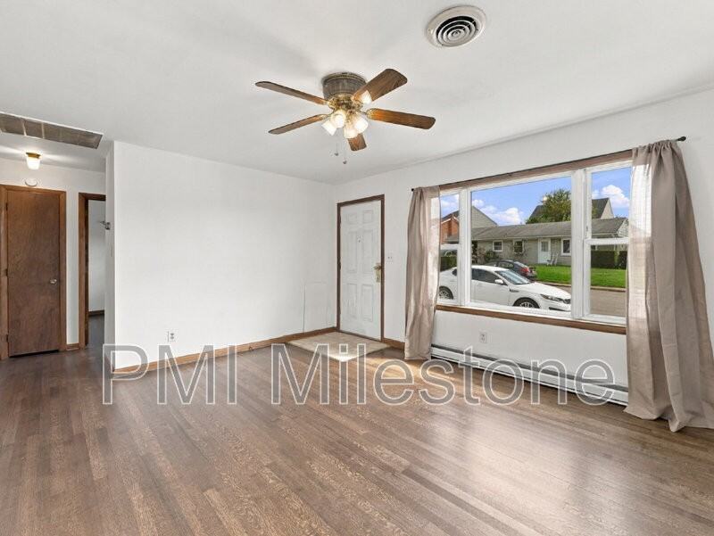 103 Young Ave #B - Photo 4 of 32