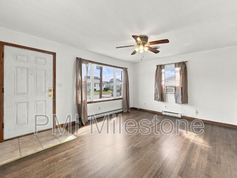 103 Young Ave #B - Photo 5 of 32