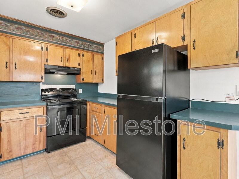103 Young Ave #B - Photo 7 of 32