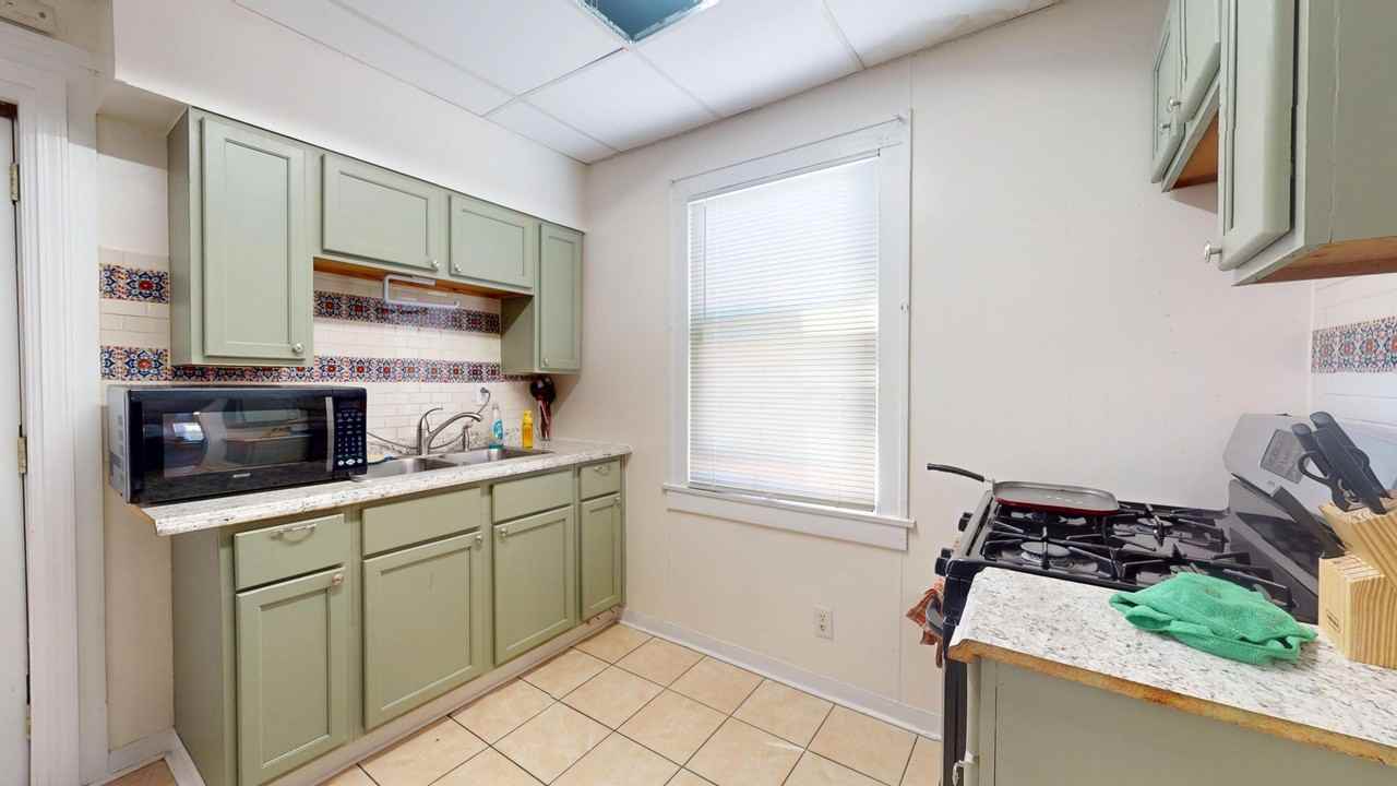 1015 W 148th St - Photo 4 of 25