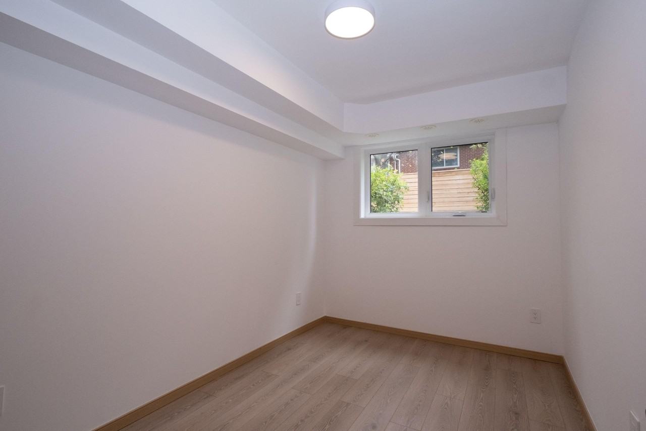 3425 Sheppard Ave E - Photo 5 of 33