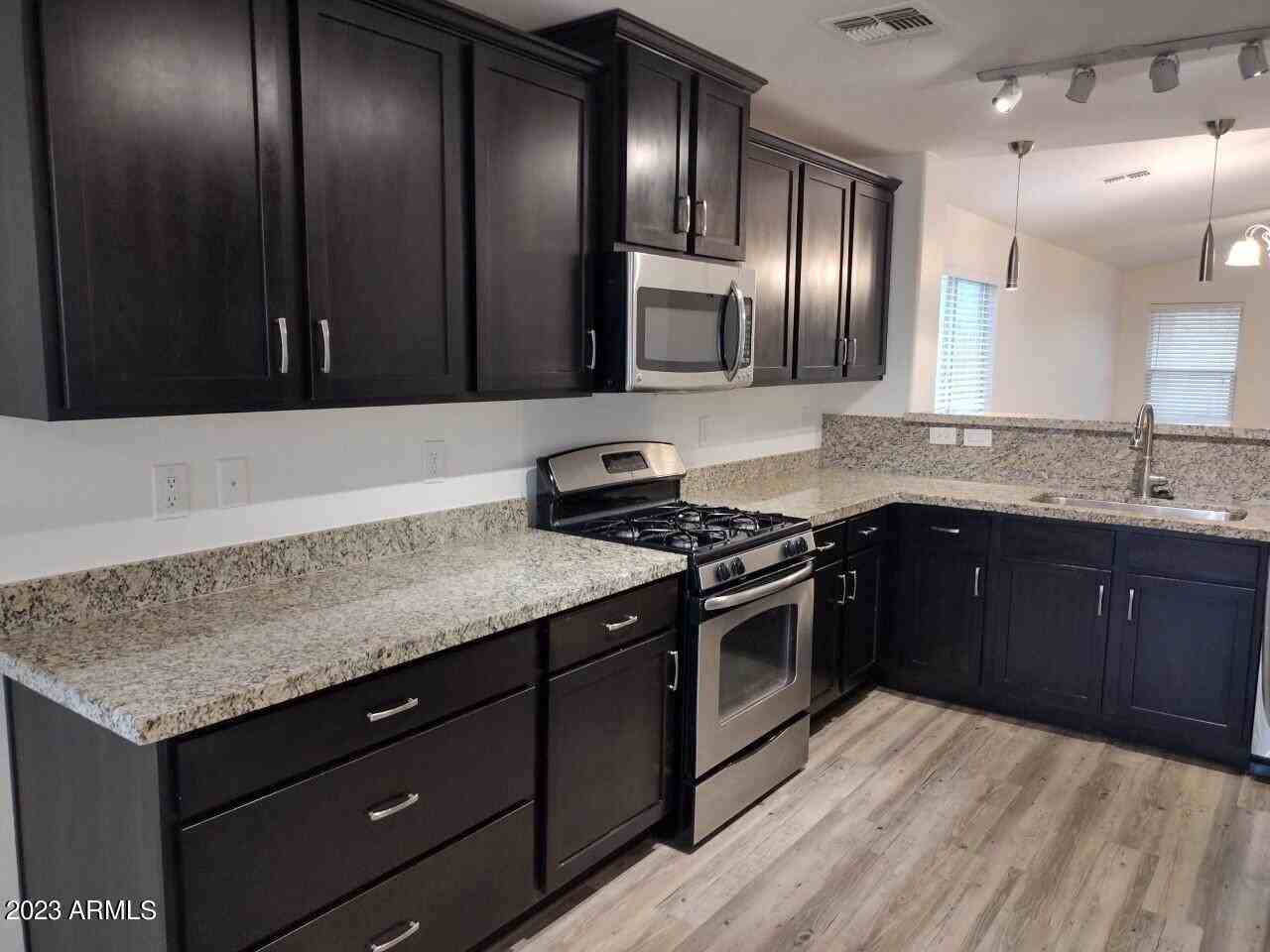 2079 E Saddlebrook Ct - Photo 3 of 14