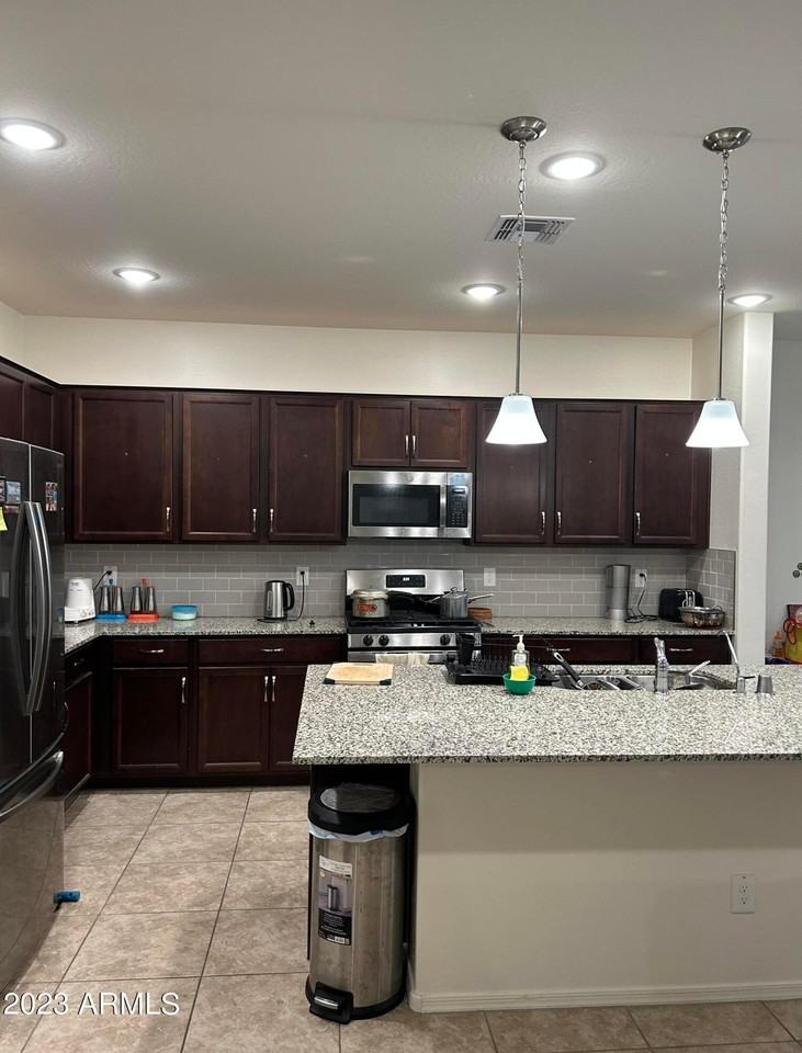 8841 W Fleetwood Ln - Photo 4 of 15