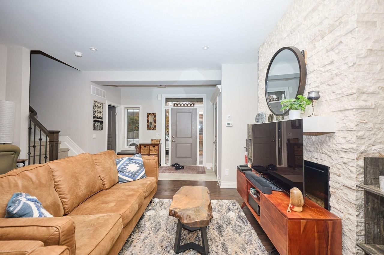 608 Simcoe St #5 - Photo 3 of 23