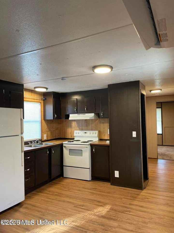11213 Dobson Rd - Photo 2 of 10