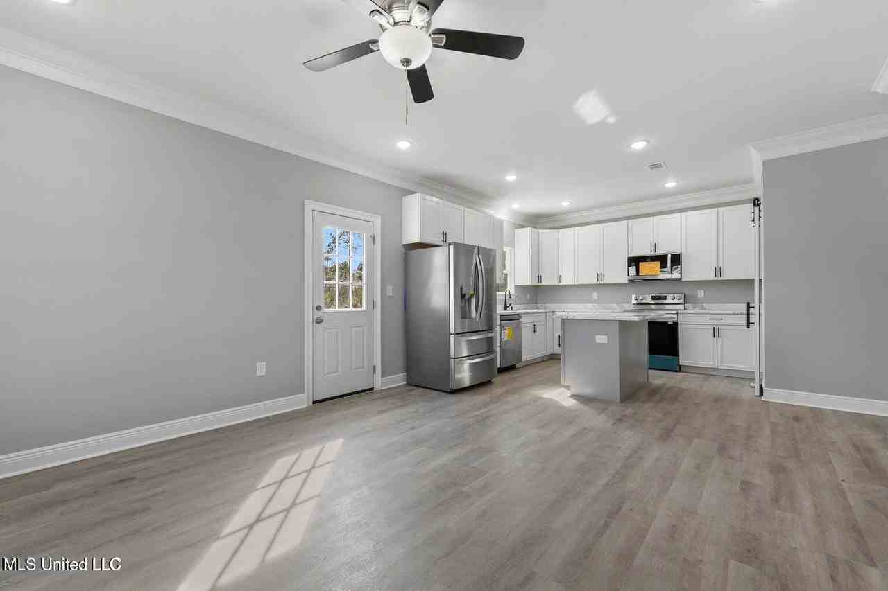 14003 Waterford Cir - Photo 3 of 21