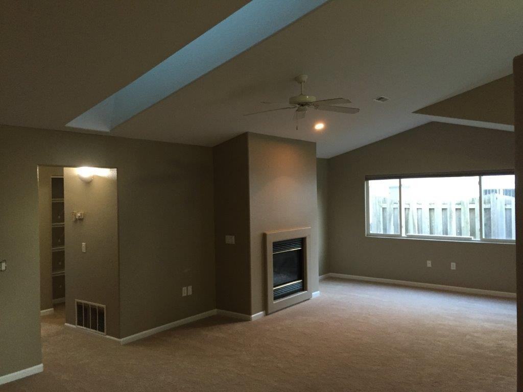 1010 Hilltop Ln - Photo 4 of 8