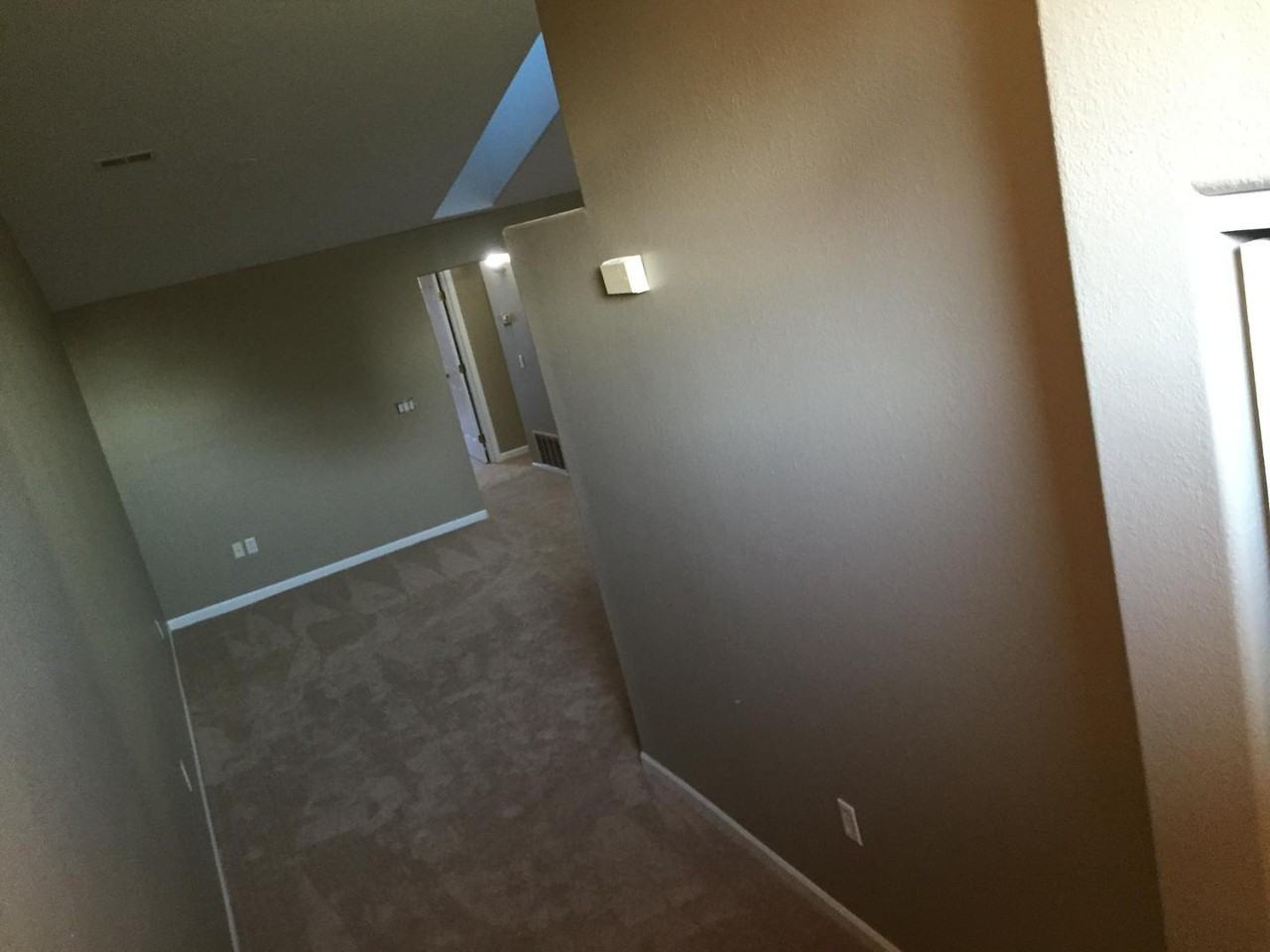1010 Hilltop Ln - Photo 5 of 8