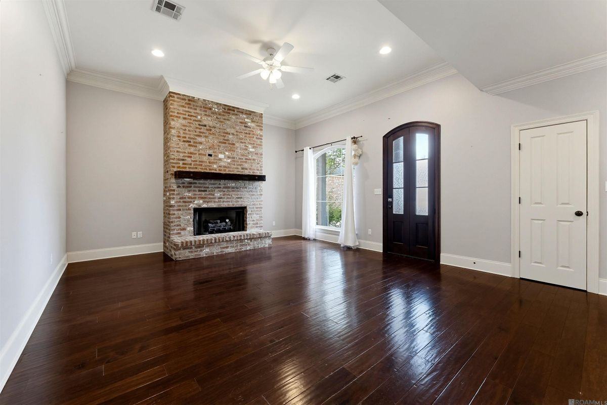 747 Portula Ave - Photo 3 of 23
