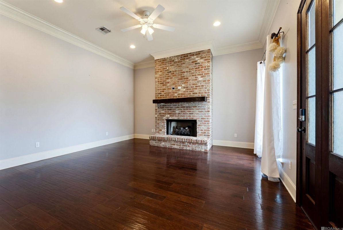 747 Portula Ave - Photo 4 of 23