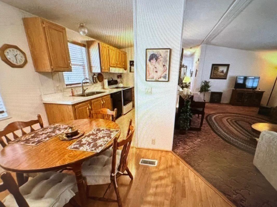 604 Pringle Ave - Photo 2 of 10