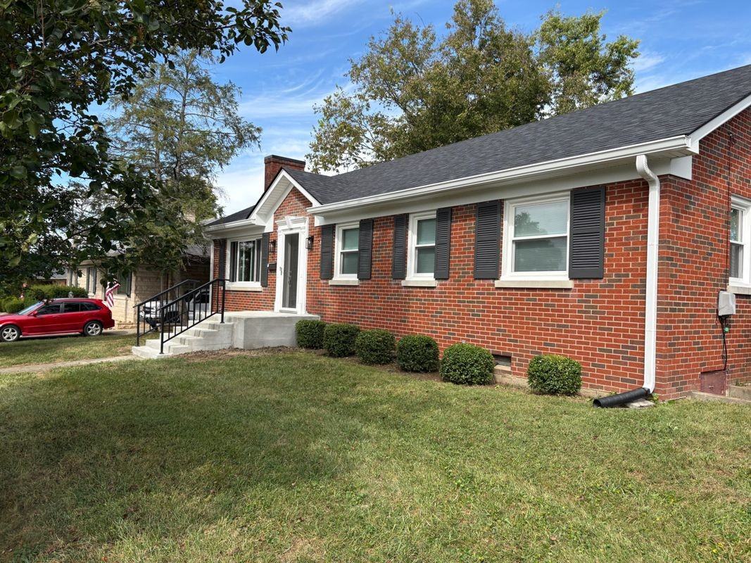 105 Greenwood St - Photo 2 of 11