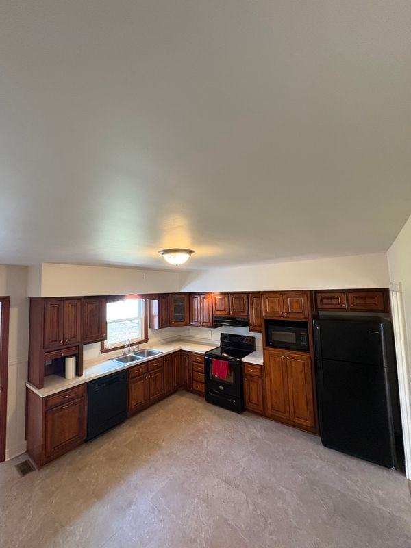 105 Greenwood St - Photo 6 of 11