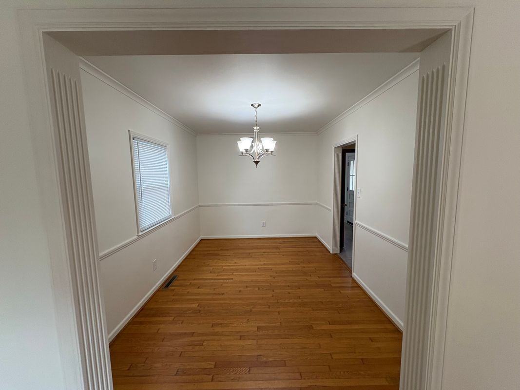 105 Greenwood St - Photo 7 of 11