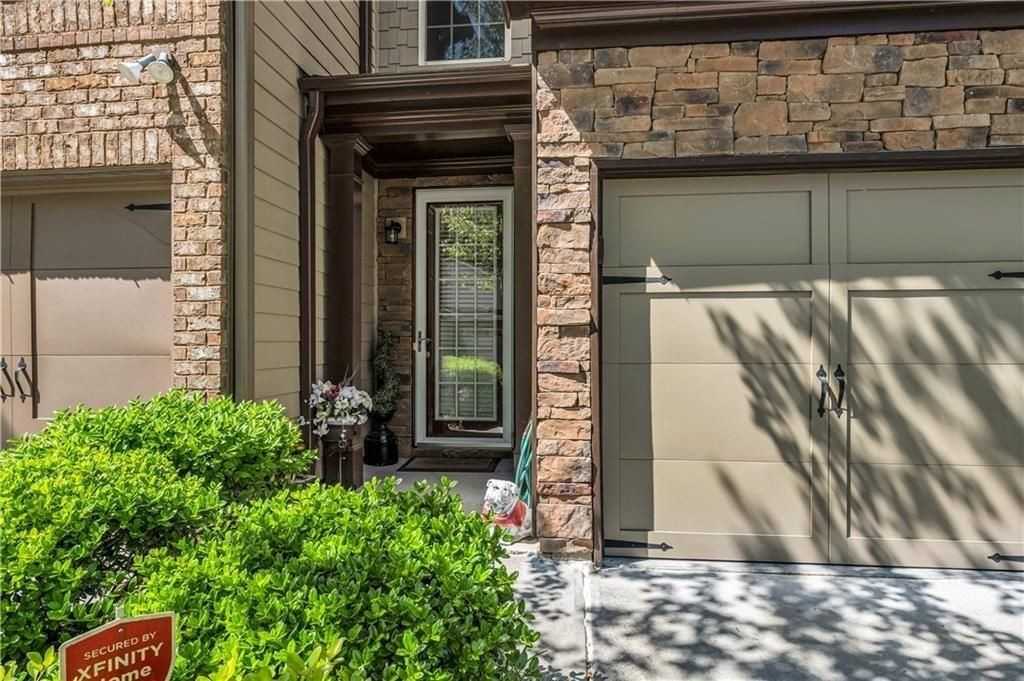 3102 Brockenhurst Dr - Photo 2 of 25