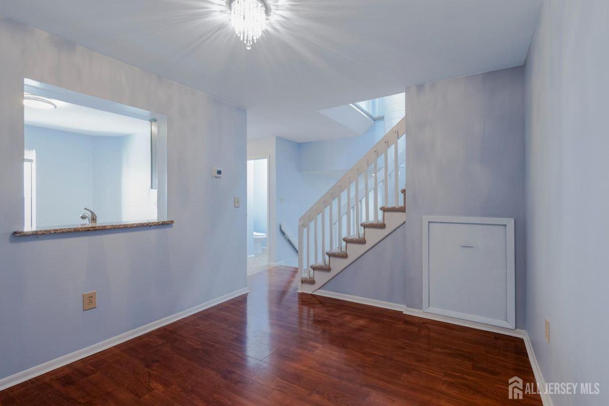 1050 Schmidt Ln - Photo 4 of 18