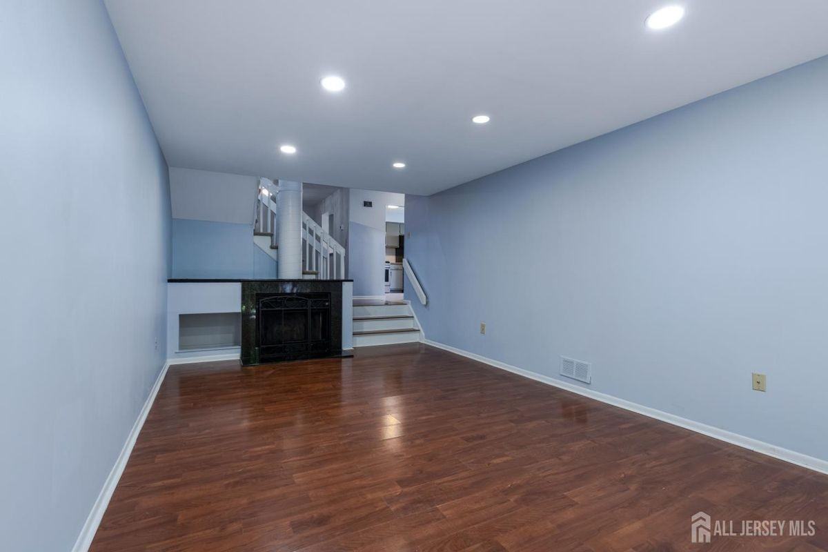 1050 Schmidt Ln - Photo 7 of 18