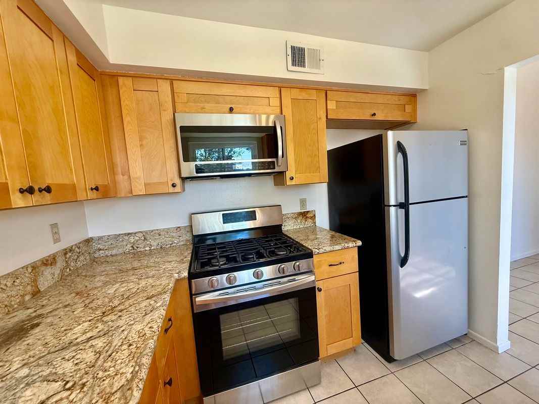 9362 Shadowood Dr - Photo 3 of 23