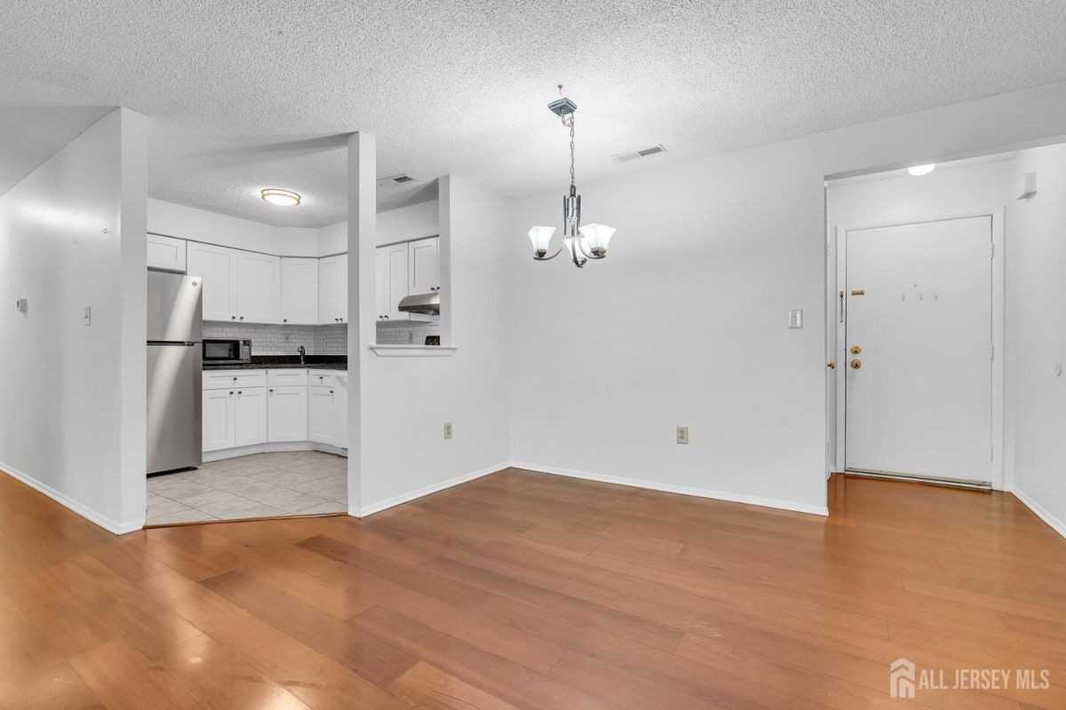 1719 Aspen Dr - Photo 4 of 34