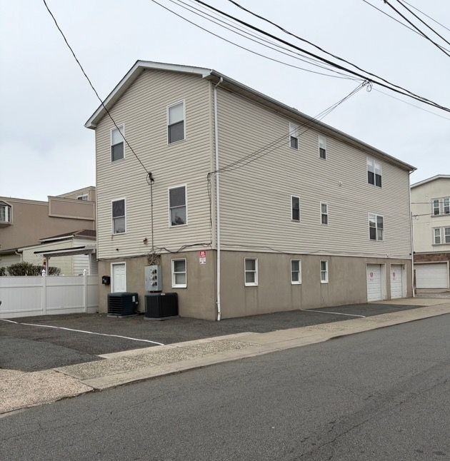 1501 47th St - Photo 3 of 3