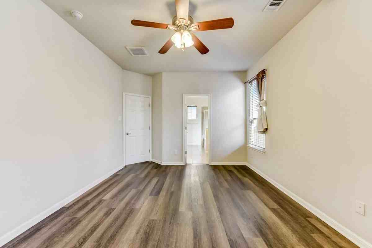 11400 W Parmer Ln ##87 - Photo 6 of 10