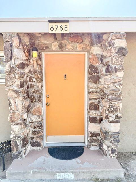 6788 Fig St - Photo 5 of 28