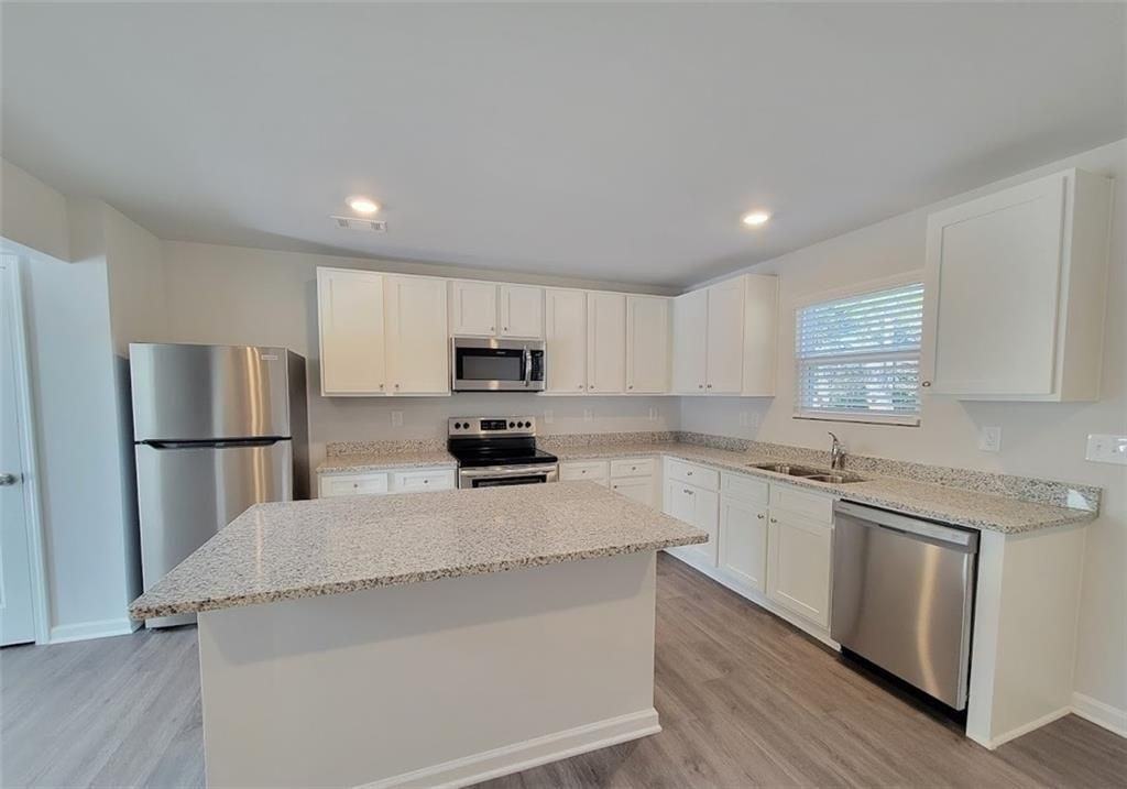 612 W Vincent Dr - Photo 5 of 9