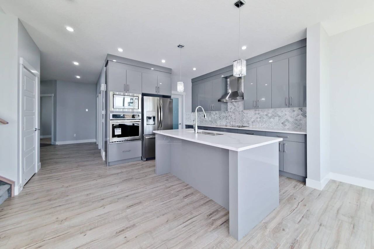 613 Midtown Pl Sw - Photo 2 of 35