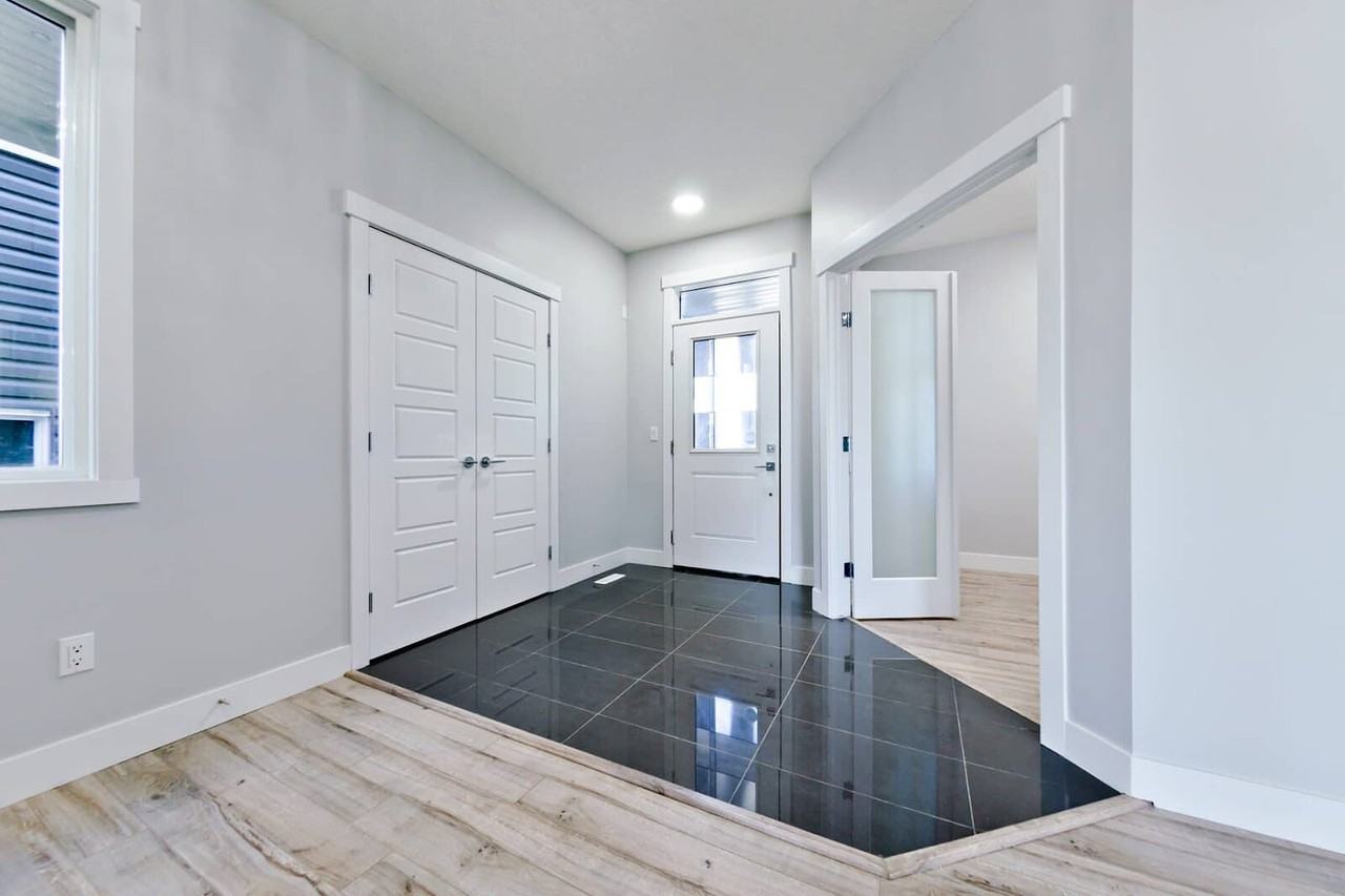 613 Midtown Pl Sw - Photo 4 of 35