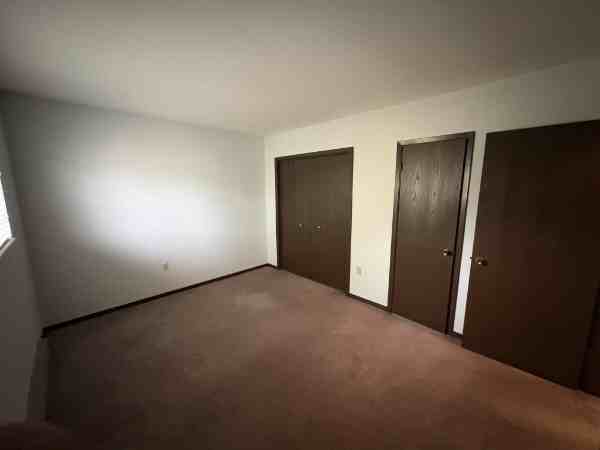 410 N State St #R3 - Photo 3 of 8