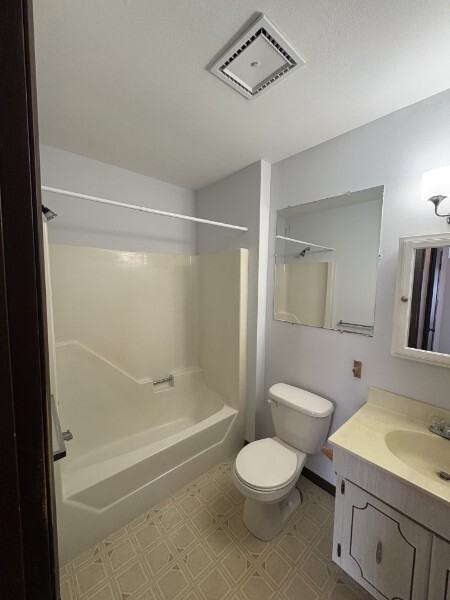 410 N State St #R3 - Photo 4 of 8