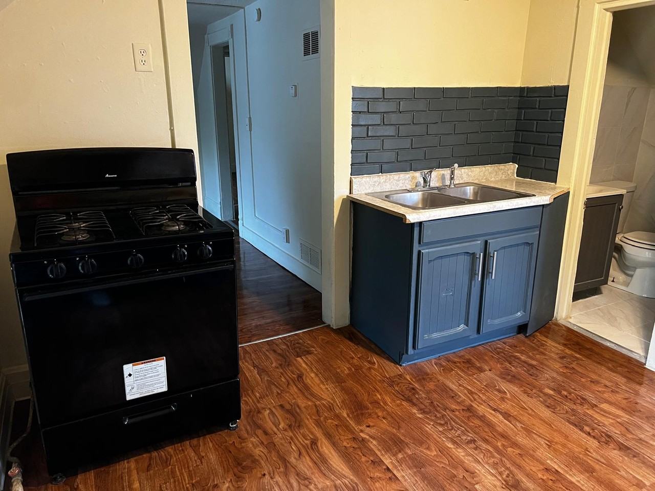 1037 Bluff St #2 - Photo 6 of 8